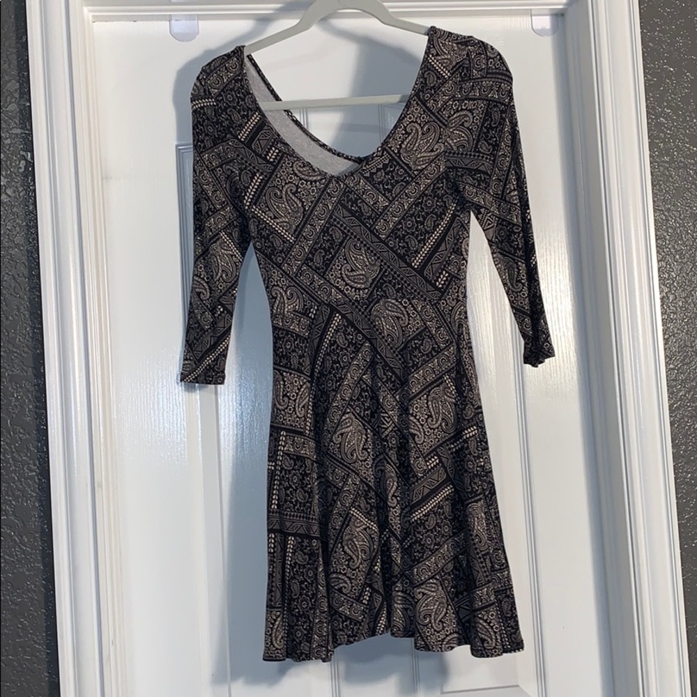 Half sleeved black and white dress